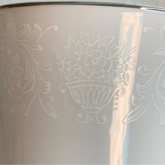 Vintage Crown Victoria Lovelace set of 5 tea cups - Picture 4 of 12